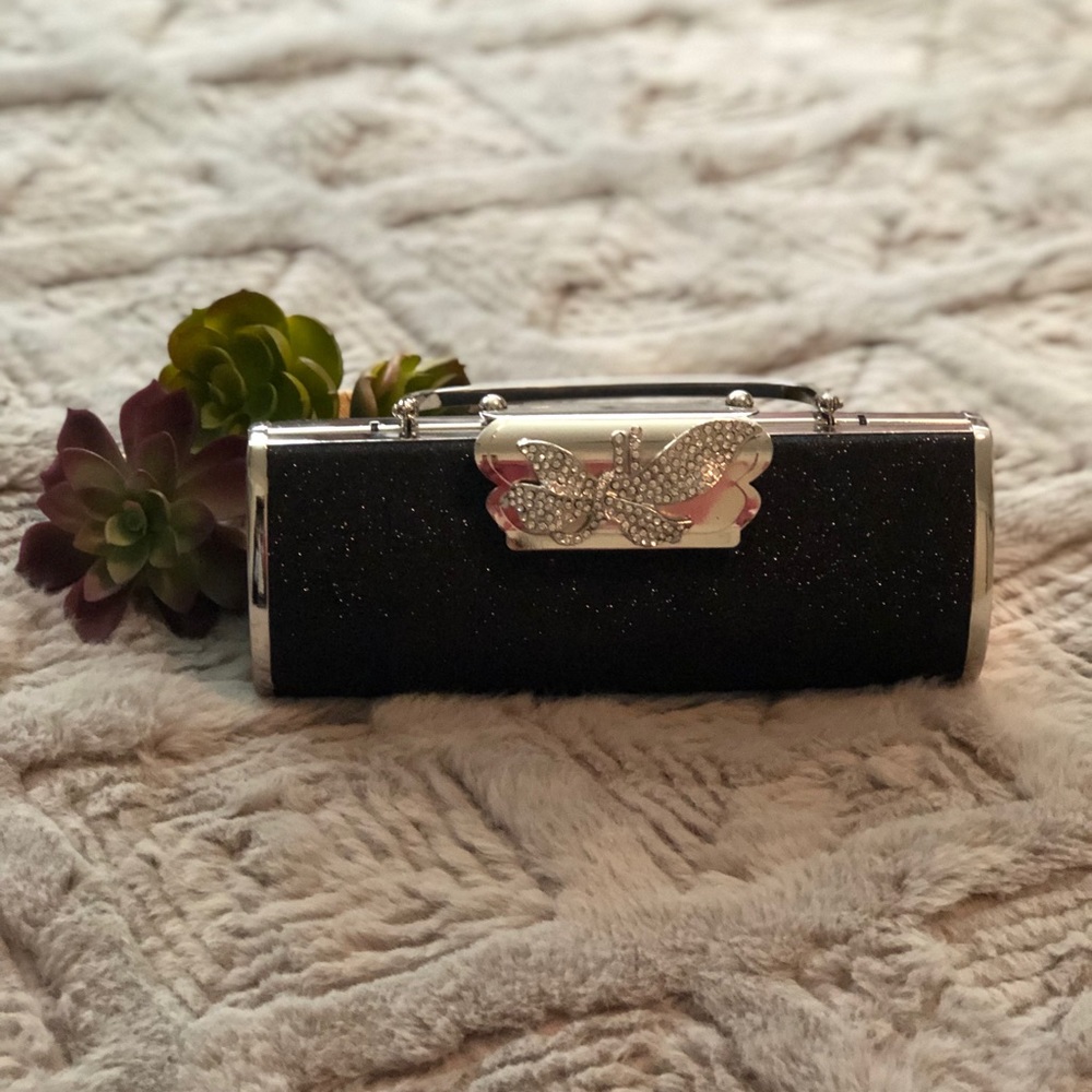 CLOSET CLOSEOUT! Evening clutch